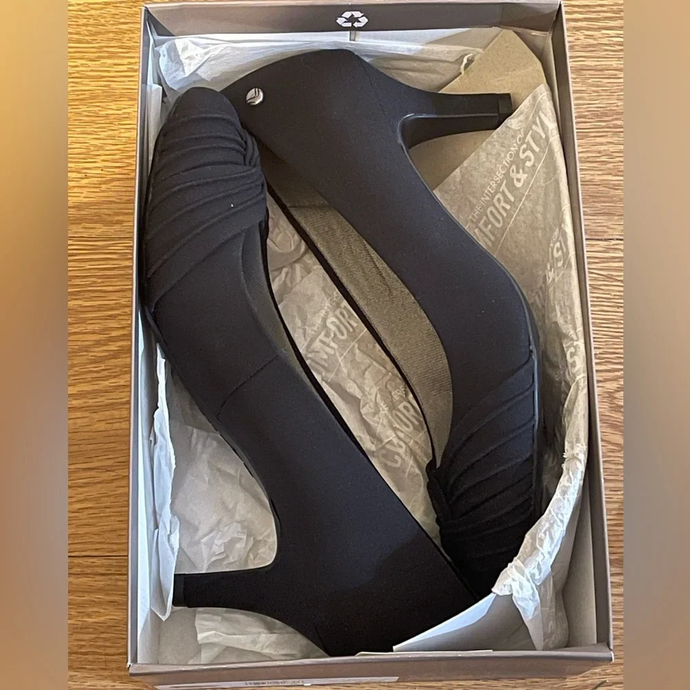 LifeStride Women's Portray Pump, Black Microfiber, Size 9 - Picture 6 of 7